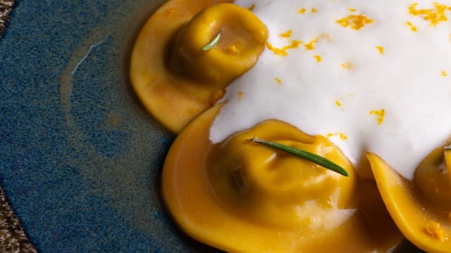 Ravioli con ragu' di anatra, spuma di parmigiano e arancia - Il Belli al Trionfale