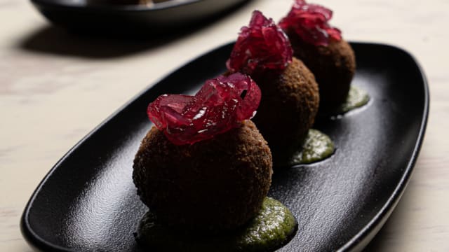 Polpette di bollito con salsa verde e cipolle caramellate - Il Belli al Trionfale