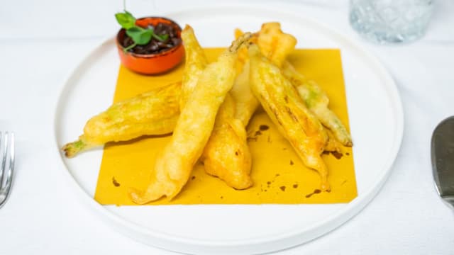 Fiori di zucca fritti e marmellata di cipolla di tropea - Quintessenza Restaurant