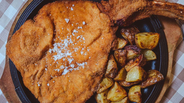 La Nostra Cotoletta alla Milanese  - Trattoria la Pesa dal 1902