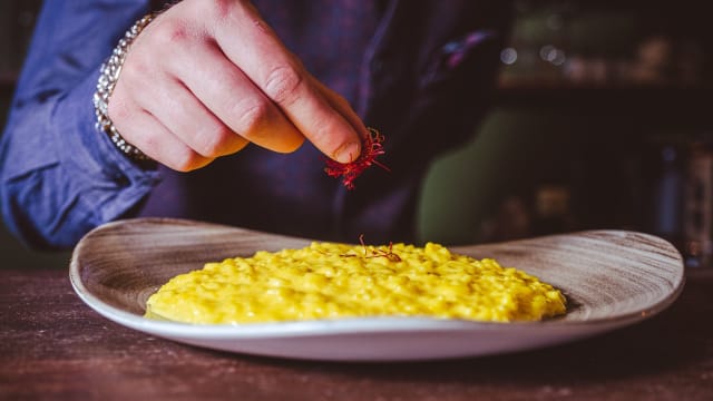 Risotto della Tradizione Mantecato allo Zafferano - Trattoria la Pesa dal 1902