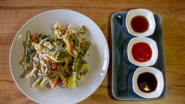 Verduras y algas con tempura y tres salsas - Cabanyes Entre Valls