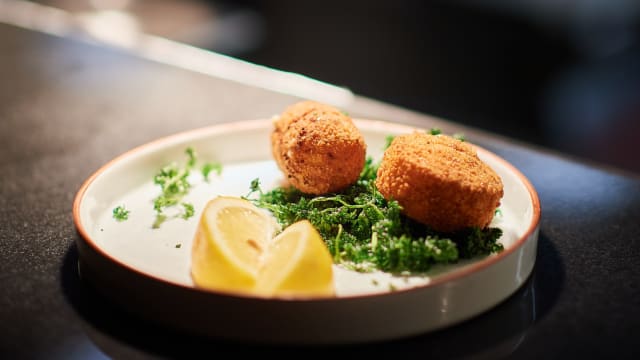 Fondus au vieux bruges & parmesan (2 pces) - L'Enfant Terrible, Uccle