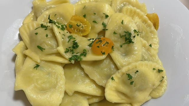 Ravioli con ripieno di pesce alla mediterranea - Enoteca Buosi Torino, Turin