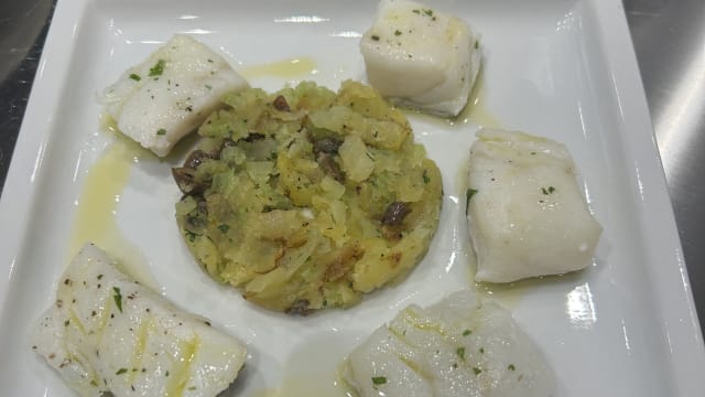 Bocconcini di baccala* con patate schiacciate, olive e sedano  - Enoteca Buosi Torino, Turin