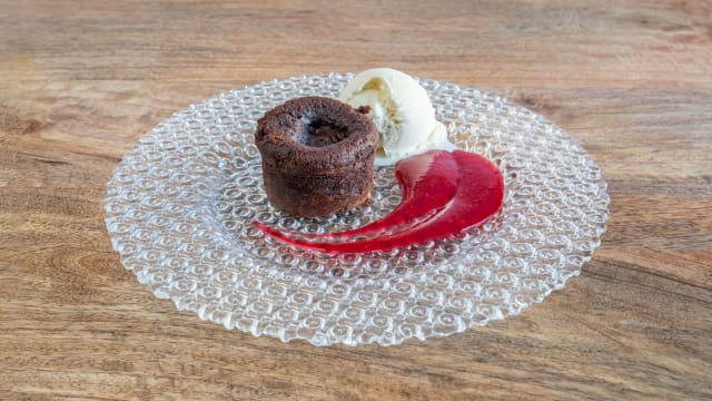 Coulant de chocolate, coulis de frambuesa y helado - Café Mies, Madrid