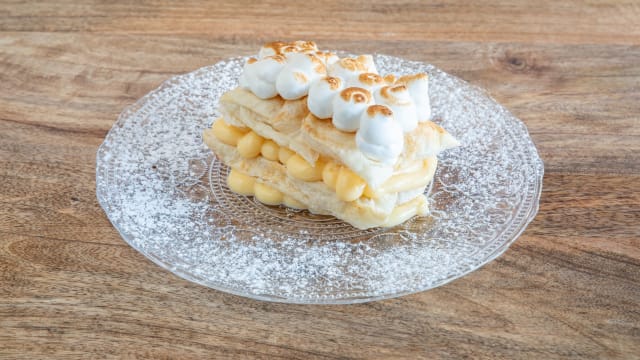 Milhoja hojaldrada de crema y merengue - Café Mies, Madrid