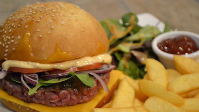 Cheese Burger frites - Sand Fabrik