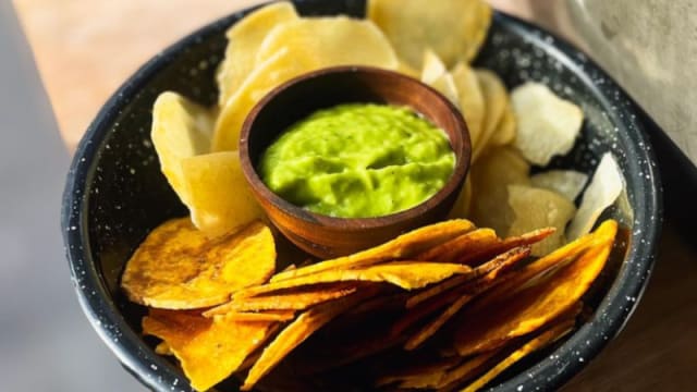 Chips con guasacaca - Bala Fría, Paris