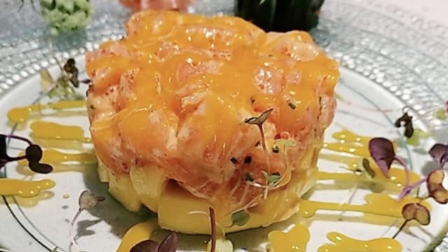 Tartar De Salmón Con Mango - Sakai, Madrid