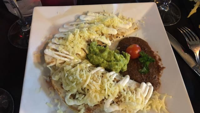 Tacos Especiales de Pollo - El Charro Negro