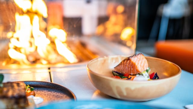 Zomer bowl met huisgerookte zalm - Pronk, Groningen