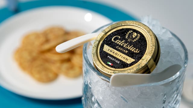 Caviale calvisius servito con blinis e panna acida (10 gr) - LB  loungebar  Lidobianco, Monopoli