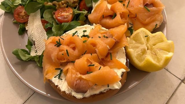 Salmon and cream cheese Bagel - Meating Corner, Paris