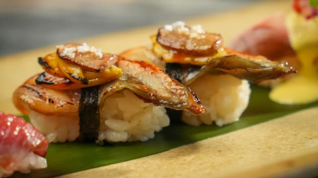 Nigiri de enguia - Genoma Sushi