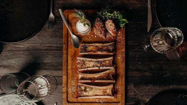 Midollo cotto alla brace (josper) con pane tostato - Fuego y Brasa, Turin