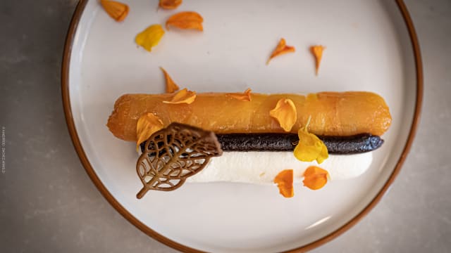 Coulant chocolat noir, cœur caramel, glace cacahuète - Mazali Restaurant, Paris