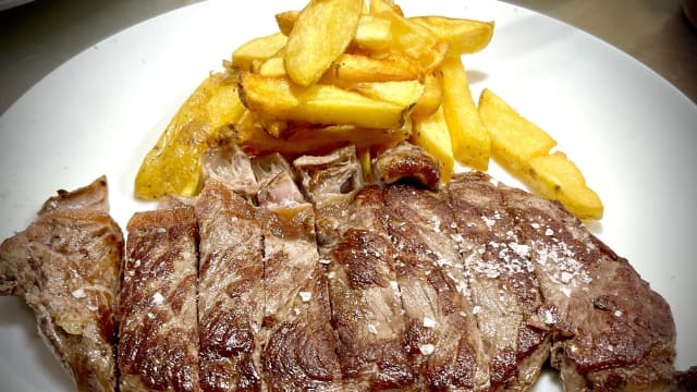 Entrecot de ternera con patatas asadas al romero - El Borbollón - Hotel La Salve, Torrijos