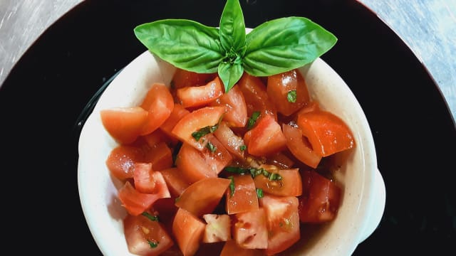 Insalata di pomodoro e basilico fresco - AGRIO', Castiglione Del Lago