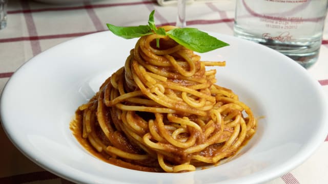 Spaghetti alla salsa di pomodoro e basilico - Ai Balestrari sul Naviglio Pavese