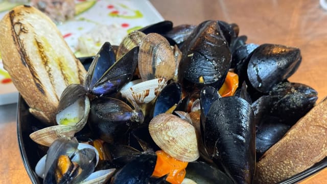 Sauté di cozze e vongole - Ristorante Pomo D’Oro