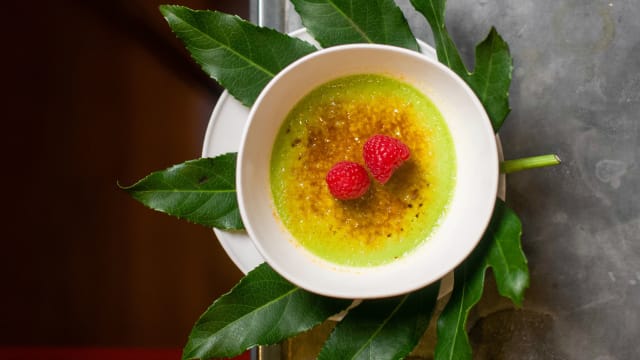 Crème brûlée au pandan et lait de coco - Madame Fan, Paris