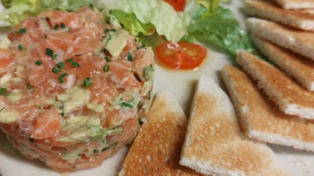 Tartare de saumon à l'avocat - La Puccia, Nyon