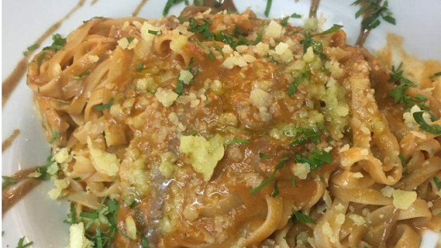 Tagliatelle al ragù di nocciole con porcini - Status Quo