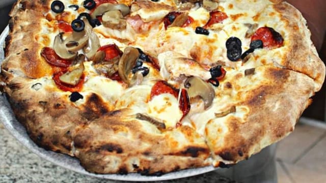 Pissa vesuvio( pizza su pizza) - Un Cuore Di Pizza, Mercato San Severino