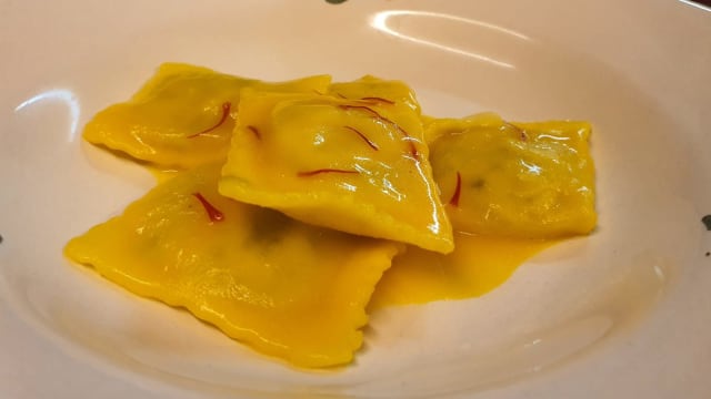 Ravioli di ricotta con zafferano in pistilli - Il Tavolino Di Pó