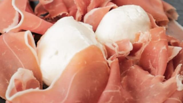 PROSCIUTTO CRUDO 18 MESI CON MOZZARELLA DI BUFALA - Zeneat, Ascoli Piceno