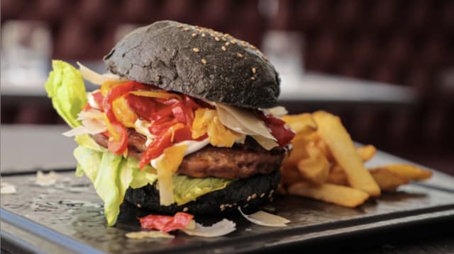 HAMBURGER "PATANEGRA" con patate rustiche - Zeneat