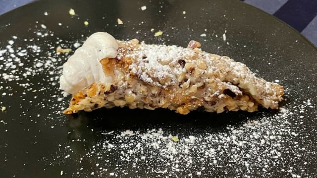 Unicorno alle nocciole con ricotta alla siciliana all'essenza di zenzero e cannella - Locanda do Pazzi, Perugia