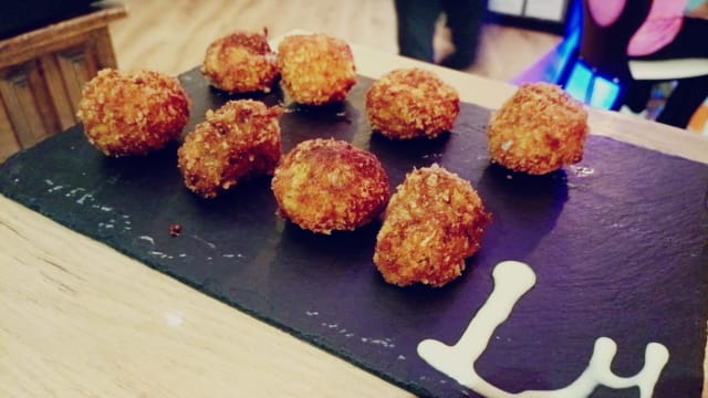 Croquetas de jamón ibérico 6 ud - La Martina Gastrobar, Madrid