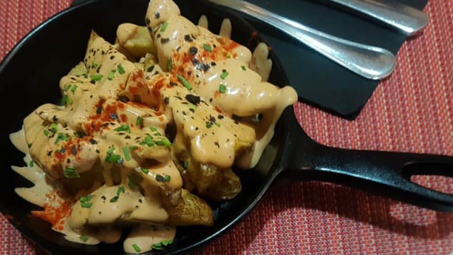 Patatas Bravas Caseras con su Salsa Algo Picante - Diegos Bar Restaurant, Barcelona