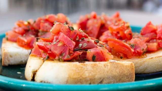 Bruschetta pomodorini, olio e origano - Kiatz