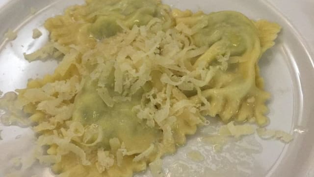 Tortelli ricotta e spinaci con burro fuso e Salvia - Agriturismo Villetta Di Monterufoli