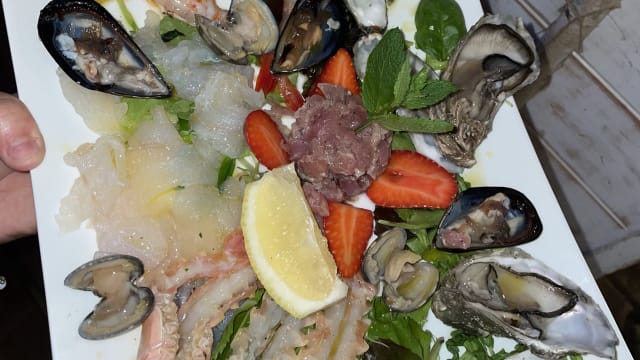 Antipasto su prenotazione: crudità di mare  - Le Dune Bistrot