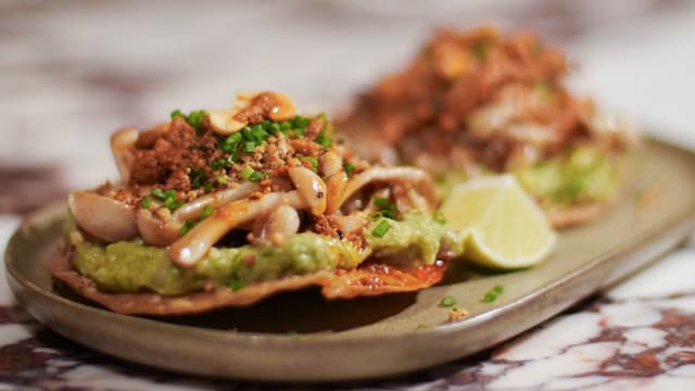 Beech mushroom tostadas (2 pcs) - Madre Amsterdam