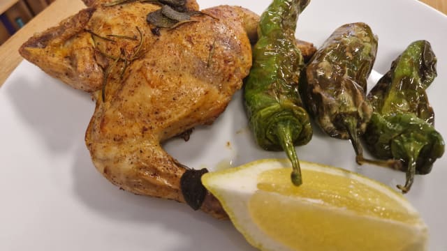 Galetto al forno con friggitelli - Albergo Trattoria Italia, Desenzano Del Garda