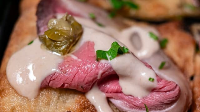 Roast beef di picanha, salsa tonnata e capperi - Habanita Casa Colonial