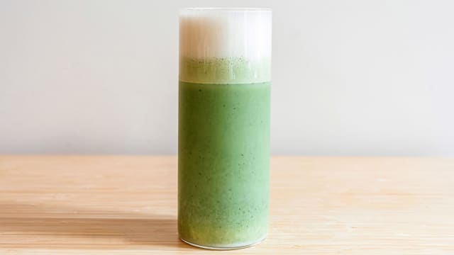 Iced matcha latte - Hug the Tea