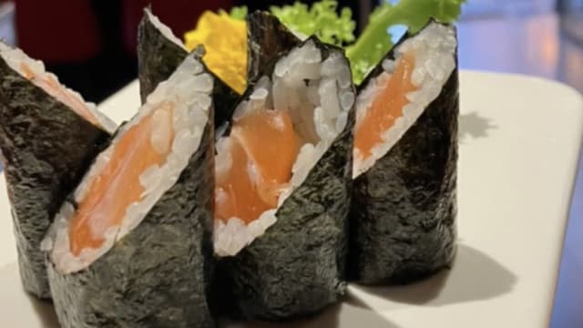 Maki sake (salmone): - Mi Sushi POKE - alla Carta