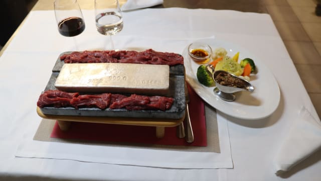 Filet boeuf cuit sur lingot d'argent - boeuf 250g - La Terrasse