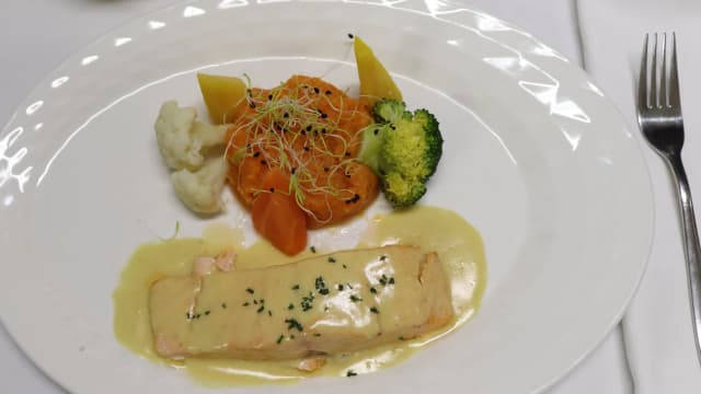 Filet de saumon, crème au citron, purée de patates douces - La Terrasse