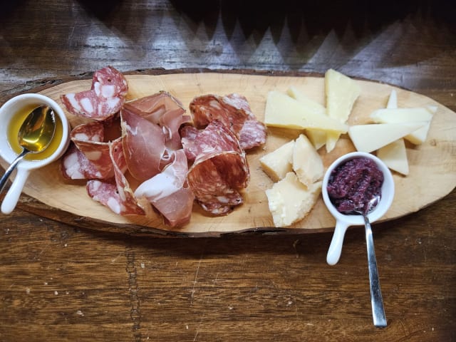 Tagliere misto di salumi e formaggi - Antica Torre, Carmignano