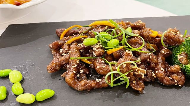 Tiras crujientes de buey caramelizadas - Dragón Kitchen Getafe