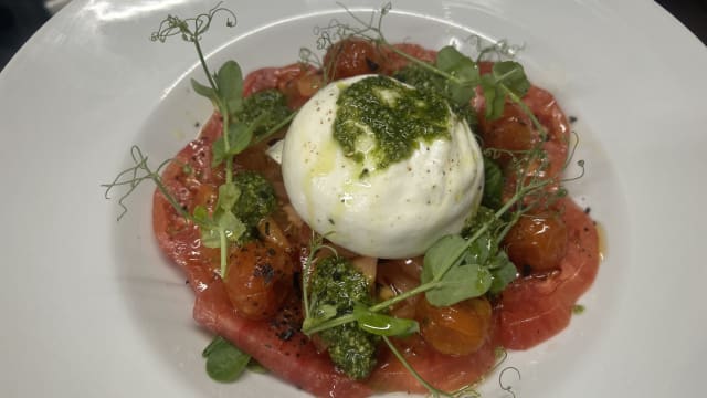 Ensalada de burrata al pesto - Hoku Fusion, Madrid