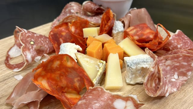 Charcuterie et fromages de chez bruno toulemonde fromager (Petite) - Le Studio 