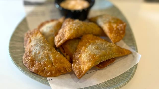 Empanadillas de estofado de rabo de toro - La Sencilla, Madrid